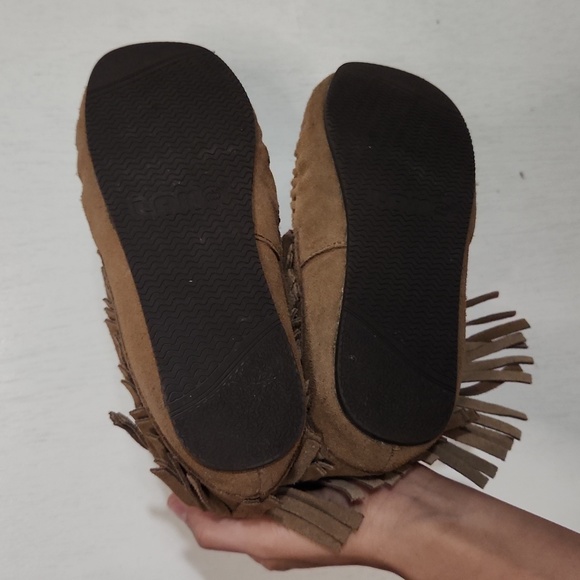 Lamo Slip on Slippers, Size 6 - Picture 4 of 6